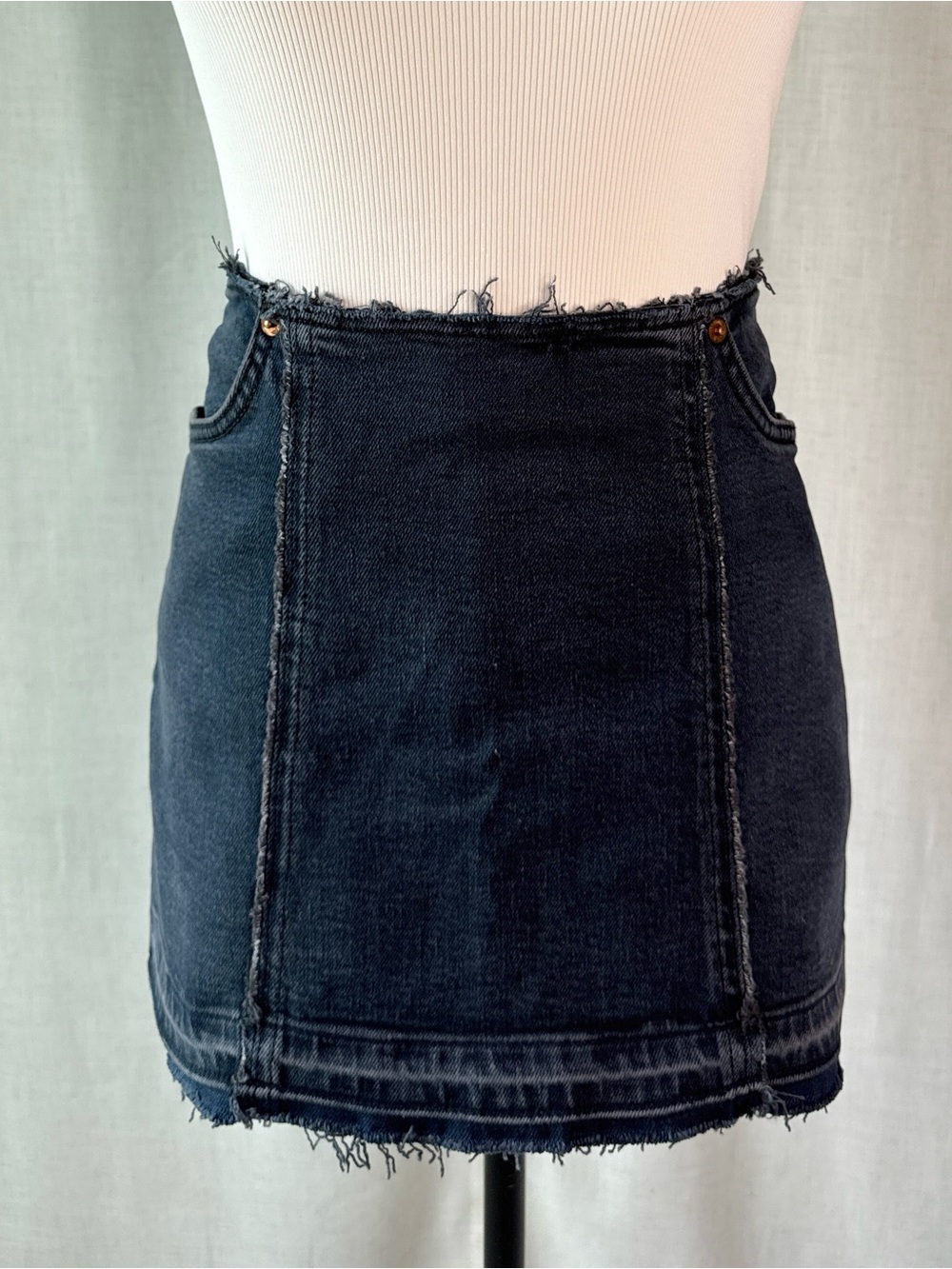RE/DONE Tube Denim Mini Skirt Raw Hem Blackened Blue Size 28 NWT
